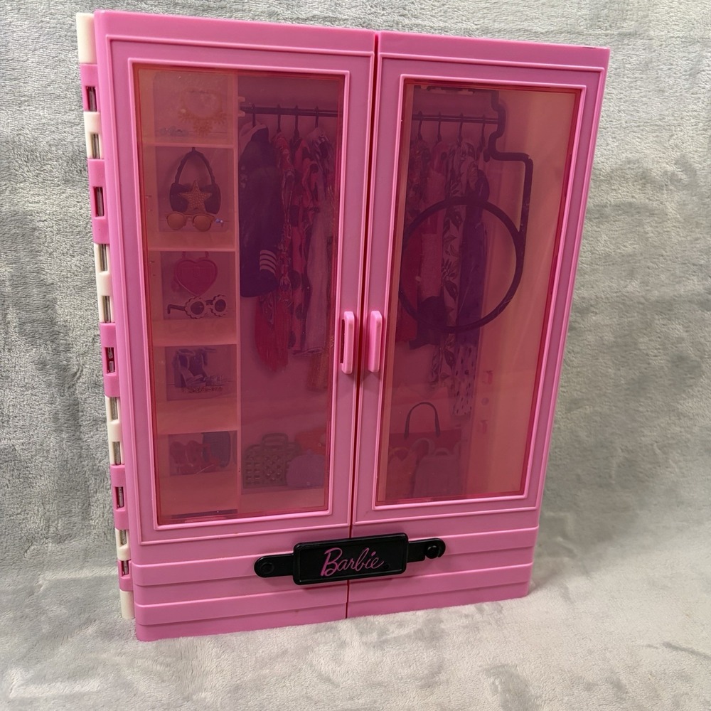 2018 Ultimate Closet Barbie Doll Case - Wardrobe  - Mattel Fashionista Trunk